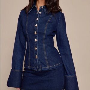 Prettylittlething Petite Indigo Blue Wash Long Sleeve Fitted Denim Shirt